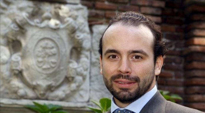 Alejandro Eder el candidato de los vendedores ambulantes