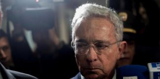 Alvaro Uribe retira proyecto que abría la puerta a los contratos por horas para los jóvenes
