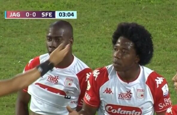 Geisson Perea protagonizó un terrible acto obsceno en pleno partido contra JAGUARES