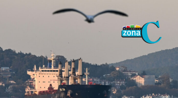 Ucrania envía nuevos buques con granos a Rusia, pero Rusia pone en duda el futuro acuerdo. Un barco carguero de cereales ucranianos navega por el Bósforo para entrar en el mar de Mármara