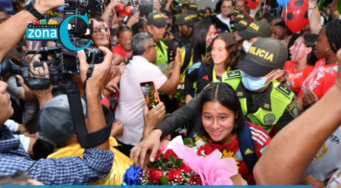 EMOTIVO RECIBIMIENTO A LAS CHICAS SÚPER PODEROSAS EN CALI