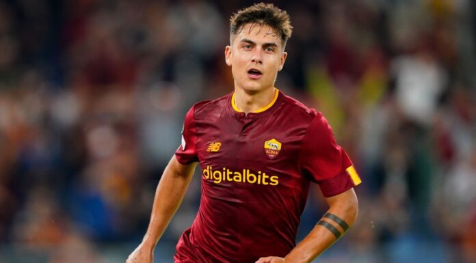 Dybala a sudar la camiseta por su equipo La Roma