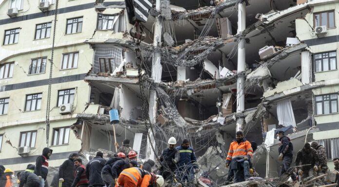 Más de 3,000 personas fallecidas por terremoto en Turquía