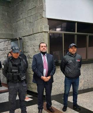 Otro político judicializado por corrupción es internado de urgencias